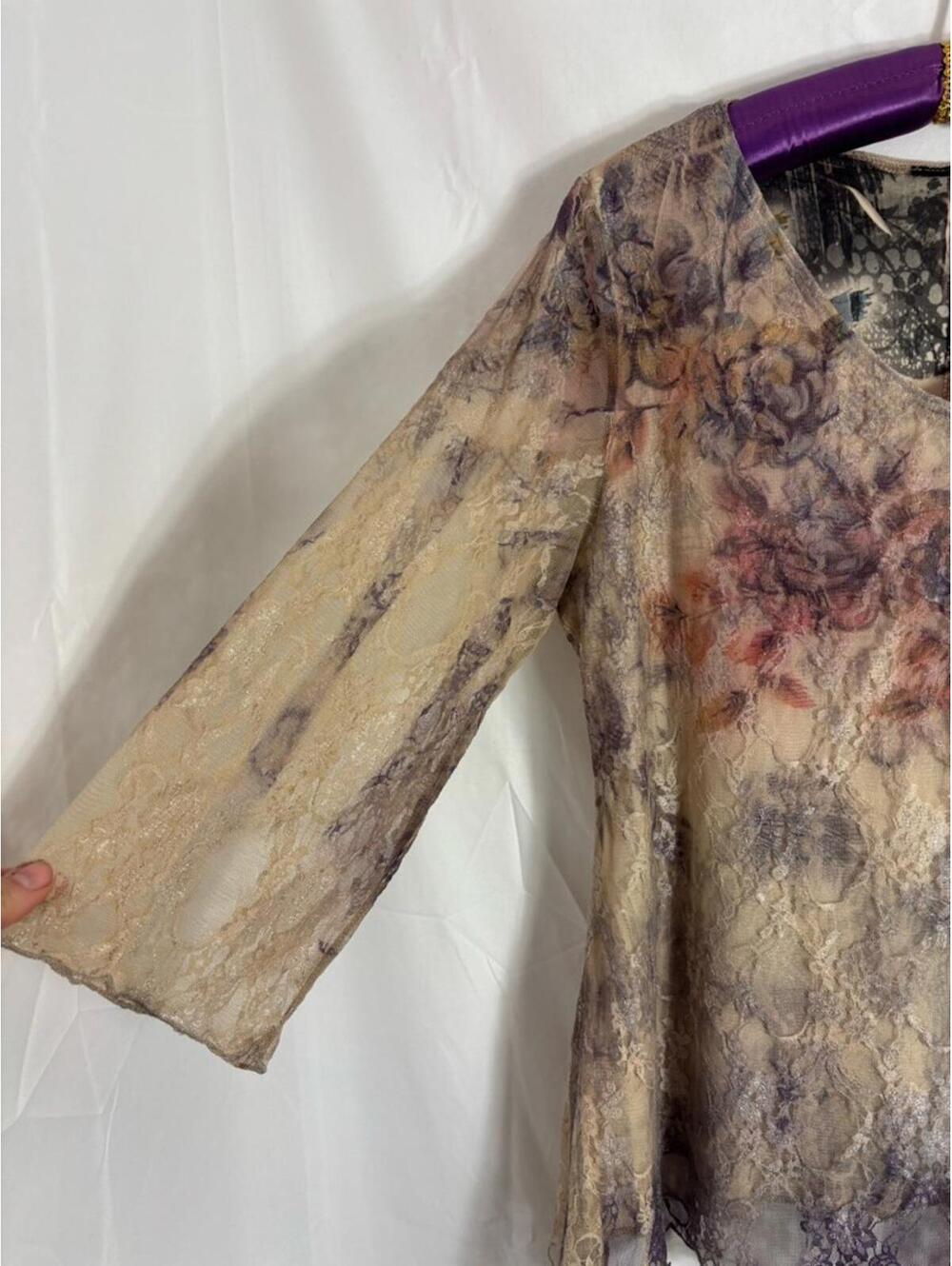 Whimsigoth Romantic Floral Lace V-Neck 3/4 Sleeve Shark-bite Hem Top Size L - Picture 4 of 15